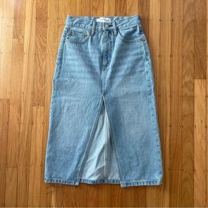 Aritzia The 90s Halle denim skirt in size 24